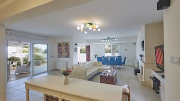 Smart TV, fireplace, music library, video library