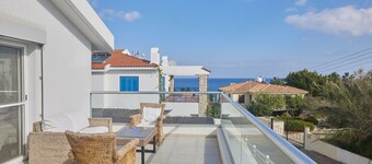Villa Serafi, Stunning 5BDR Kapparis Villa with Private Pool, Close to the Beach