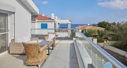 Villa Serafi, Stunning 5BDR Kapparis Villa with Private Pool, Close to the Beach