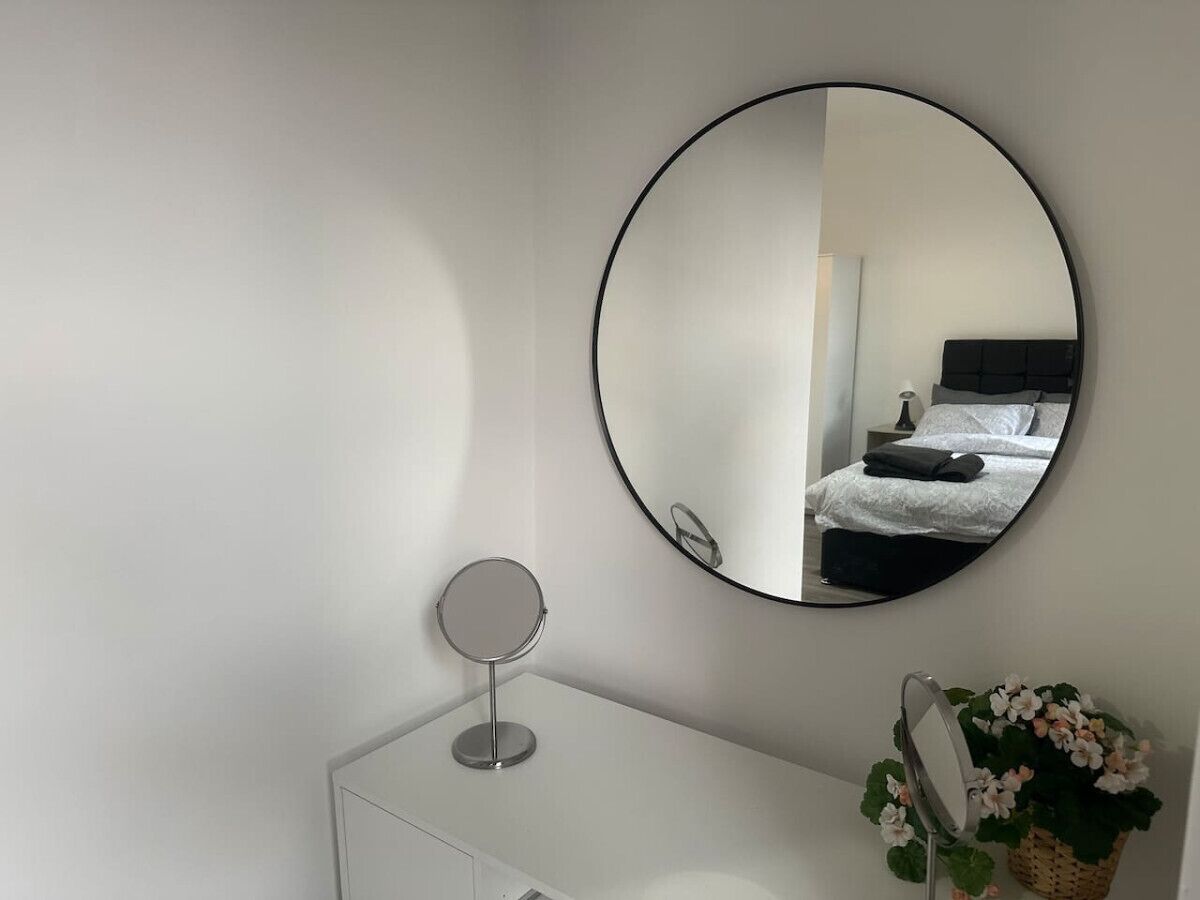 2 bedrooms, desk, iron/ironing board, WiFi