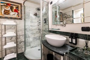 Hårtørrer, håndklæder, Sæbe, Shampoo