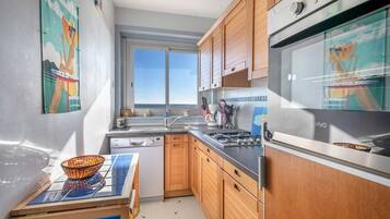 Réfrigérateur, micro-ondes, four, lave-vaisselle