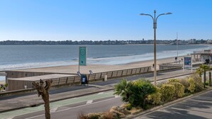 Nær stranden