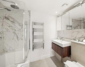 Bathroom - Stunning 2 Bed Riverside Apartment Canary Wharf! (Greater London)