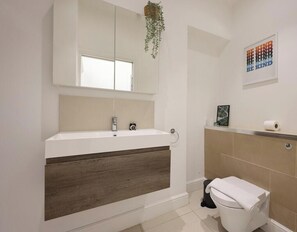 Unclassified image, 5 of 20, button - Trendy 1 Bedroom flat on Broadway Market! (Greater London)
