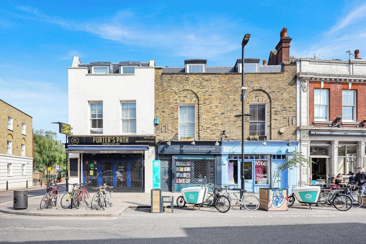 A street with shops, including a bookstore and a restaurant.