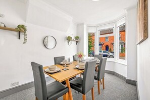Dining - 3-bedroom townhouse in Lincoln! (Lincolnshire)