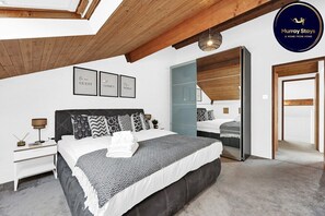 2 bedrooms, iron/ironing board, Internet, bed sheets - Large Industrial Style 2 Bedroom Flat! (Greater London)