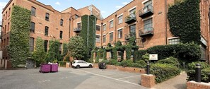 Exterior - Large Industrial Style 2 Bedroom Flat! (Greater London)