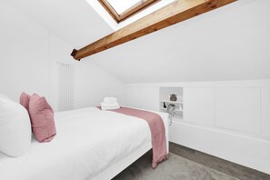 2 bedrooms, iron/ironing board, Internet, bed sheets