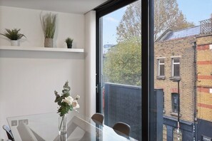 Dining - 2-Bedroom Apartment in Central Shoreditch (Greater London)
