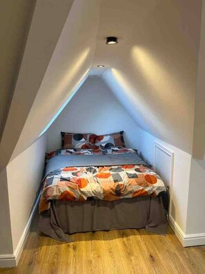 5 bedrooms, desk, iron/ironing board, WiFi - The Big London Base – 5 Beds for Friends, Family and contractors (London)