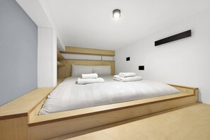 1 bedroom, Internet, bed sheets - Mezzanine Studio Apartment in London! (Greater London)