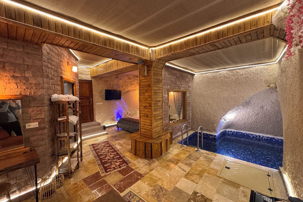 Ceran Stone House