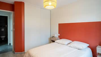 2 Schlafzimmer, BĂŒgeleisen/BĂŒgelbrett, kostenloses WLAN, BettwĂ€sche
