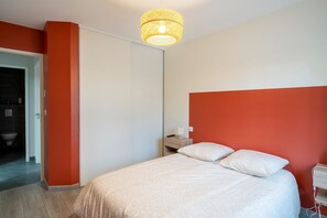 2 chambres, fer et planche à repasser, Wi-Fi gratuit, draps fournis