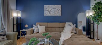 ❃8 Min walk to Metro/Fenced Yard ❃ King Bed❃ Old Town Central Retreat  ❃