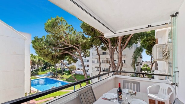 Outdoor dining - 5 min walking to the beach (Sitio de Calahonda)