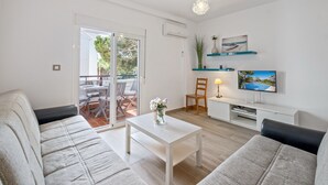 Living area - 5 min walking to the beach (Sitio de Calahonda)