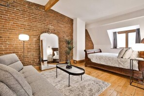 4 bedrooms, iron/ironing board, free WiFi, bed sheets