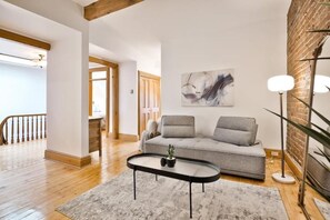 Smart TV - Giving 65% off 31 days! Creative arrangements possible! (Montréal)