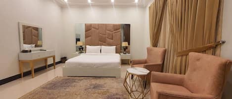 Executive Room | 1 bedroom, minibar, laptop workspace, free WiFi