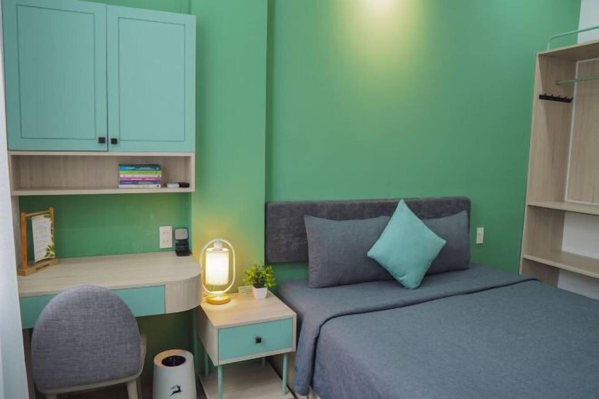 1 bedroom, desk, WiFi (free)