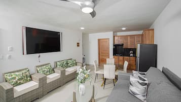 Basic Apartment | Living area