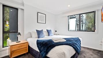 2 bedrooms, iron/ironing board, bed sheets