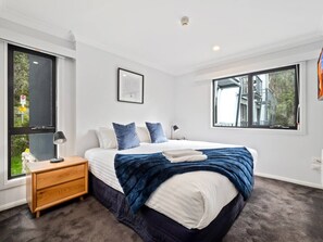 2 bedrooms, iron/ironing board, bed sheets