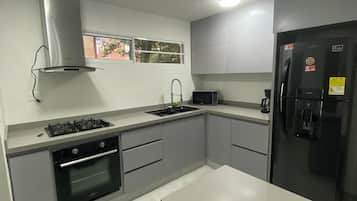 Frigorifero, microonde, forno, macchina per tè/caffè