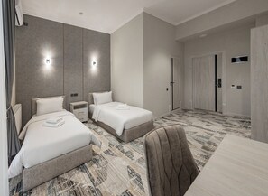 Standard Twin Room | Desk, soundproofing, free WiFi