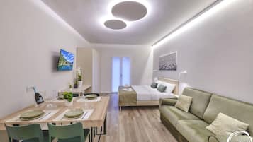 1 habitación, ropa de cama hipoalergénica, cubrecamas y minibar