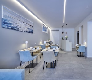 Petit déjeuner préparé sur commande (15 EUR par personne)