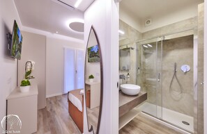 Deluxe Room, 1 Bedroom | Bilik Mandi | Pancuran mandi, hulu semburan mandi hujan, pengering rambut, bidet 