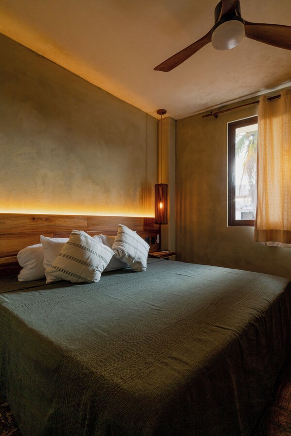 Signature Double Room | Hypo-allergenic bedding, memory foam beds, individually decorated - Casa Nativa (Puerto Escondido)