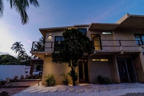 Mặt tiền nơi lưu trú