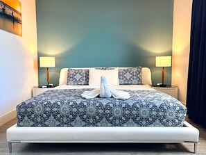 3 bedrooms, in-room safe, iron/ironing board, travel cot
