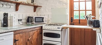 4 bedroom accommodation in Llanllwni