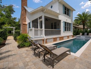 A heated pool - Beautiful 4 bed, 3.5 bath home w/pool and hot tub.  Walk to Village area! (Saint Simons Island)