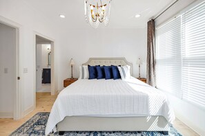 4 bedrooms, iron/ironing board, free WiFi, bed sheets
