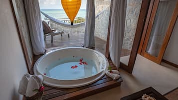 Suíte Executiva com vista para o mar | Roupas de cama premium, frigobar, cofres nos quartos