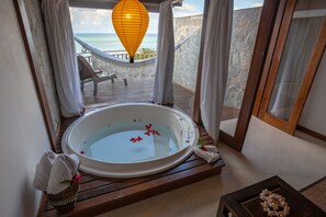 Suíte Executiva com vista para o mar | Premium bedding, minibar, in-room safe, individually decorated - Hotel Sombra e Água Fresca (Tibau do Sul)