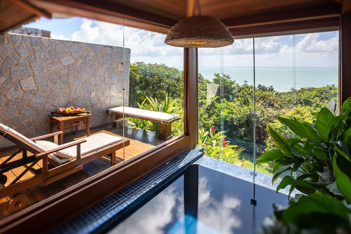 Premium vista mar com piscina privativa | เครื่องนอนระดับพรีเมียม, เตียงพร้อมฟูกเสริมที่นอน, มินิบาร์