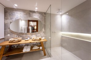 Sombra Villas | Badezimmer | Haartrockner, Bademäntel, Handtücher, Seife