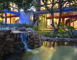 Sombra Villas | Living area | Flat-screen TV