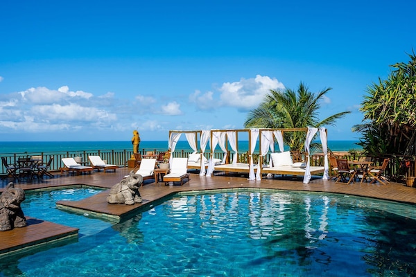 3 piscinas externas, guarda-sóis, espreguiçadeiras
