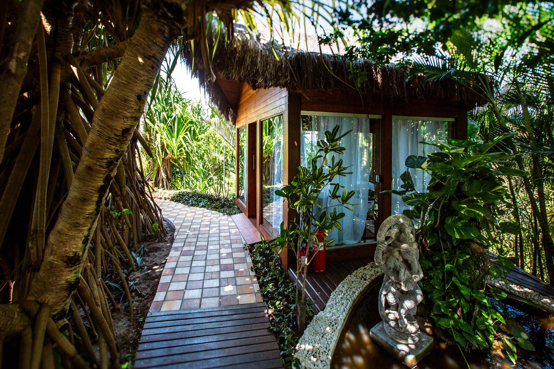 1 treatment room, massages