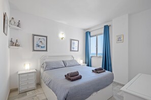 2 عدّة غرف نوم ومكواة/لوح كي وواي فاي وملاءات أسرّة