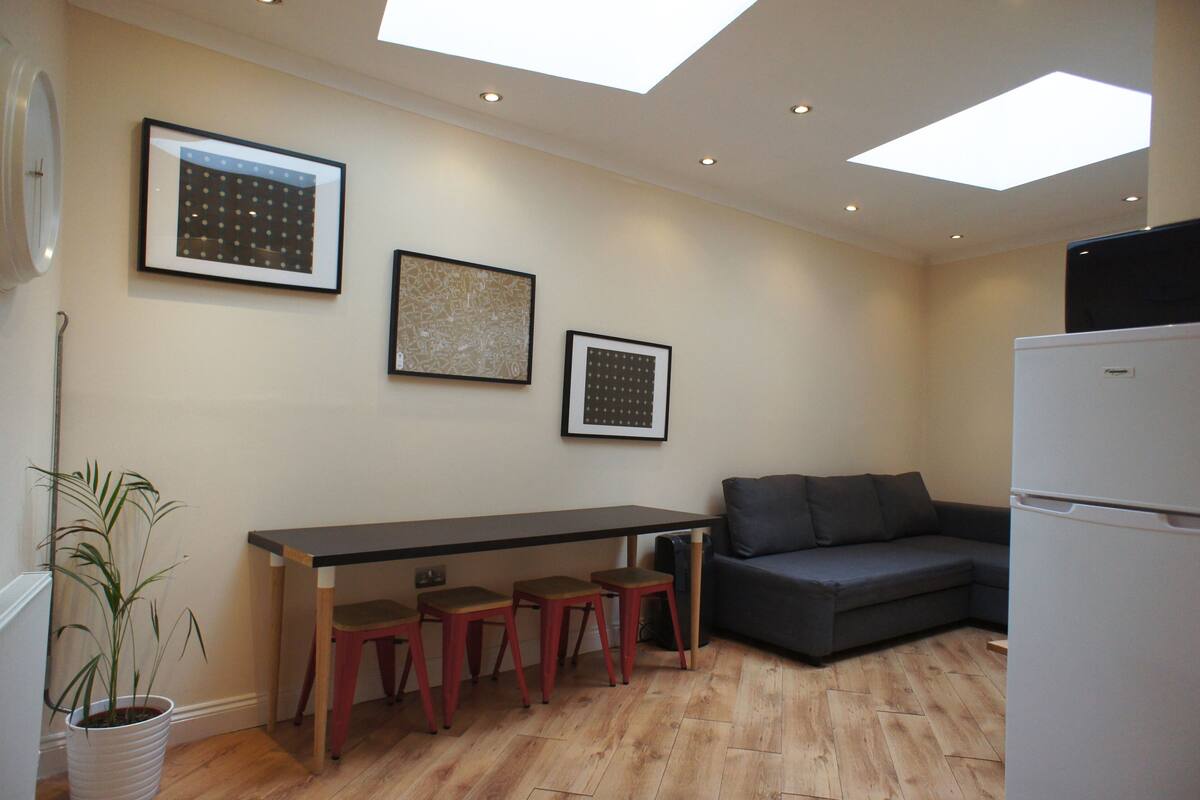 Room | Living area